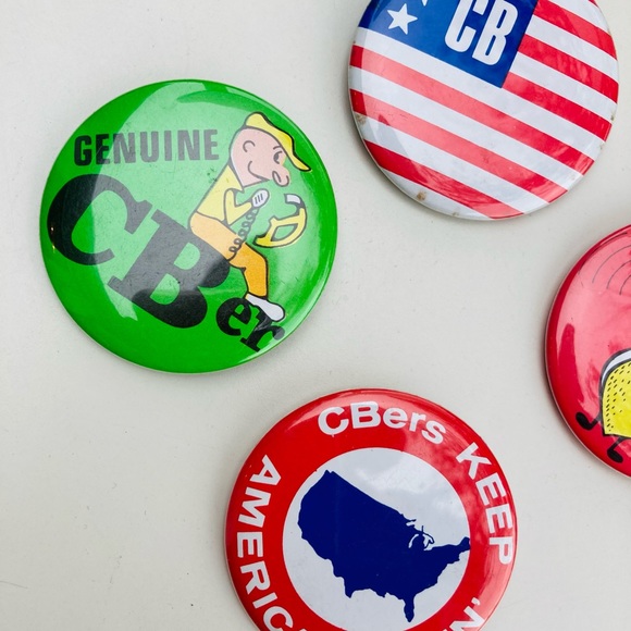 Set of 4 CB themed pinbacks 1974 Russ Berrie - Picture 4 of 5